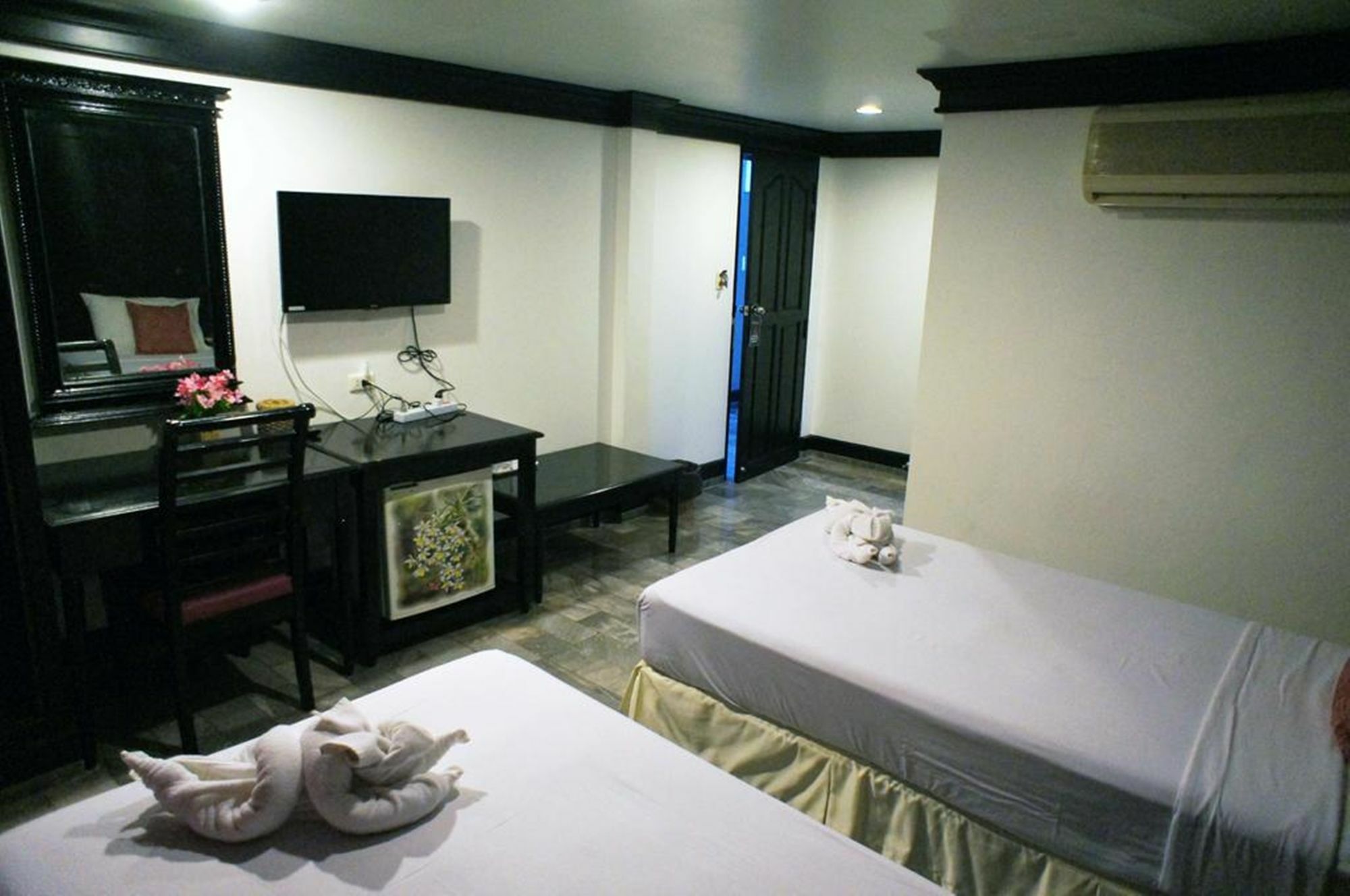 Patong Holiday Dream Hotel Exterior foto